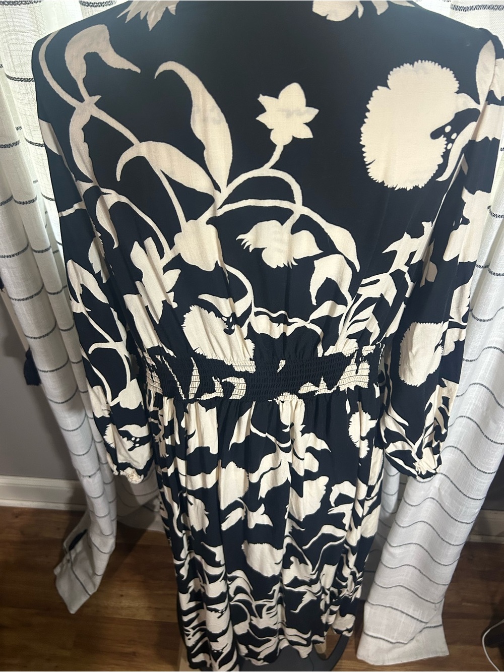 Knox Rose Women's Black and White Floral Long Sleeve Dress - Picture 5 of 6